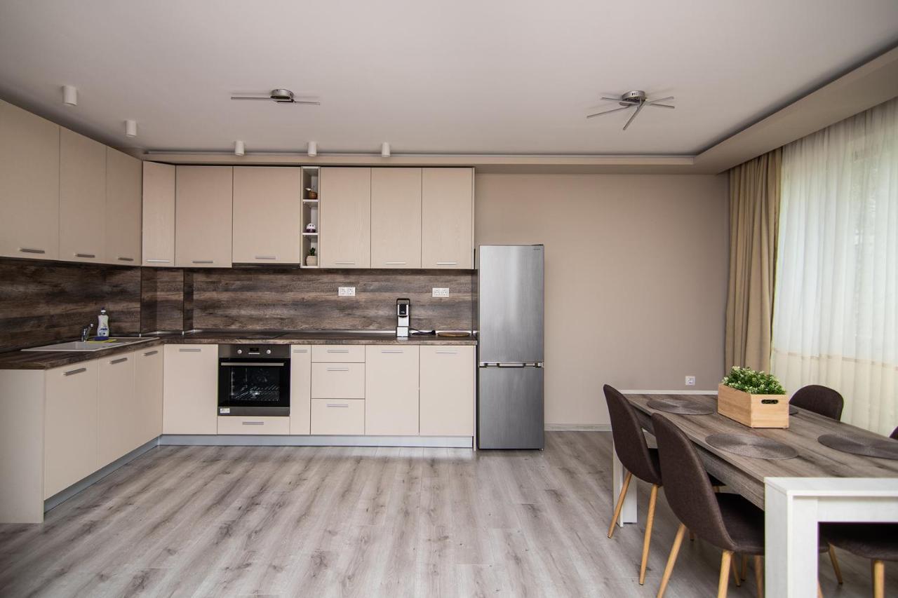 Apartament Cozy Flats Nearby Center Free Park Area Warna Zewnętrze zdjęcie